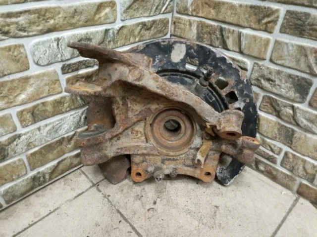 Кулак задний левый для Audi Q7 4L 2005-2015 на фотографиях