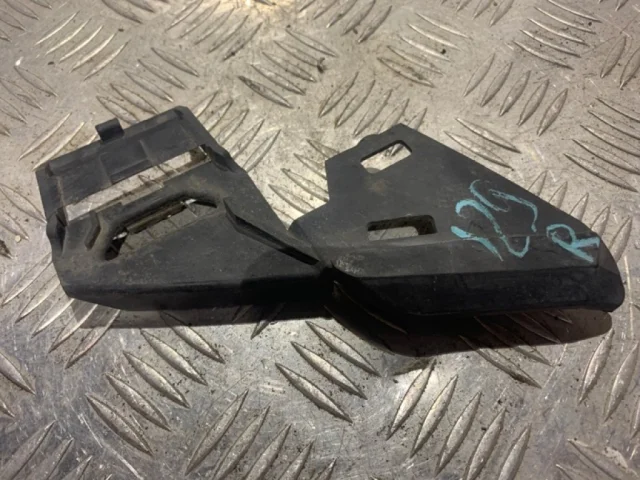 Усилитель переднего бампера для Volvo C30 MK 2006-2013 на фотографиях