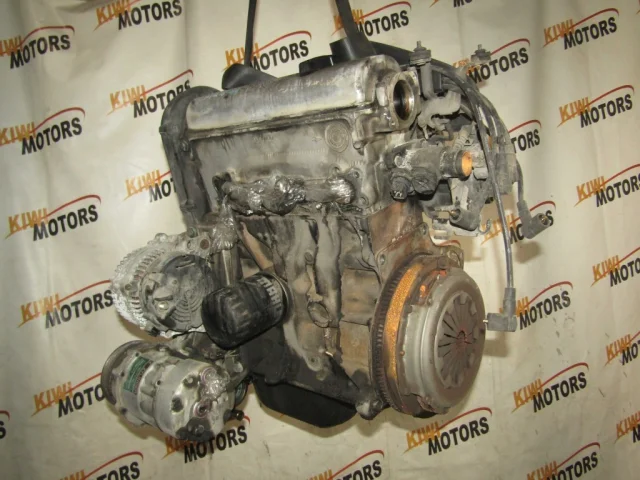 Двигатель без навесного для Volkswagen Polo III (6N1) 1994-1999 на фотографиях