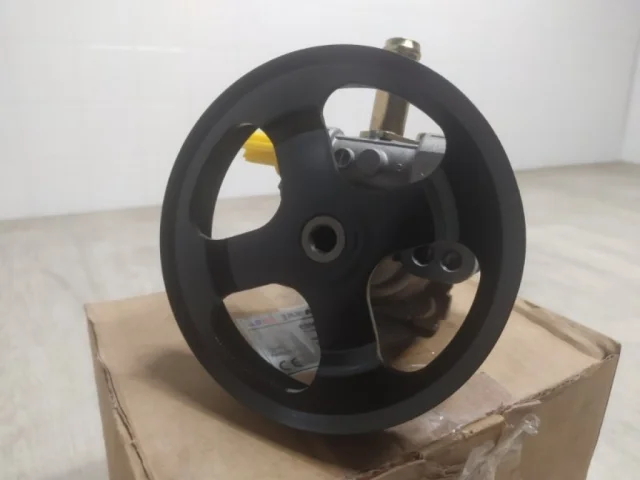 Насос ГУР для Mitsubishi Outlander 1 CU0W 2002-2009 на фотографиях