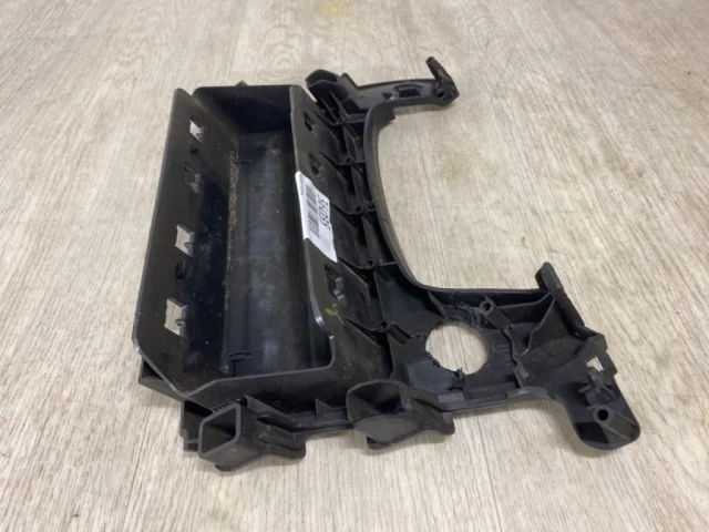 Подушка безопасности в колени для Mitsubishi Outlander III 2 rest GF0W 2015-2018 на фотографиях