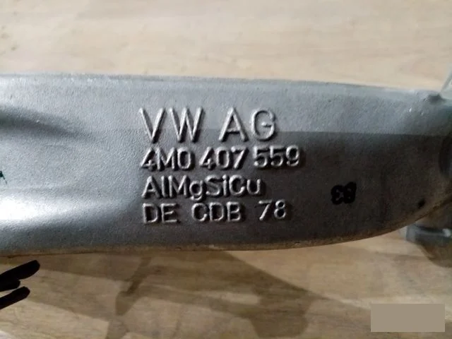 Кулак поворотный левый для Audi Q7 4M 2015+ на фотографиях