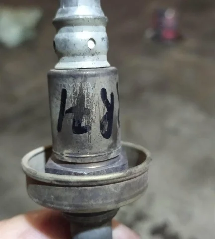 Лямбда-зонд (верхний) для Toyota RAV4 XA30 2005-2012 на фотографиях