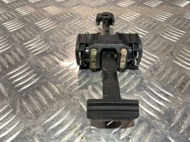 Ограничитель двери передней левой для Volvo XC70 BZ 2007-2016 на фотографиях