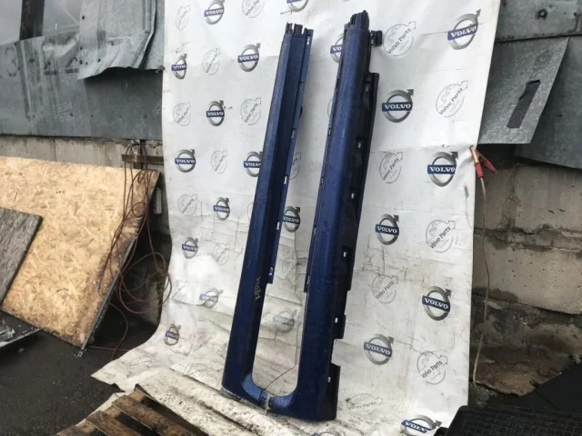 Накладка порога правая для Volvo C30 MK 2006-2013 на фотографиях