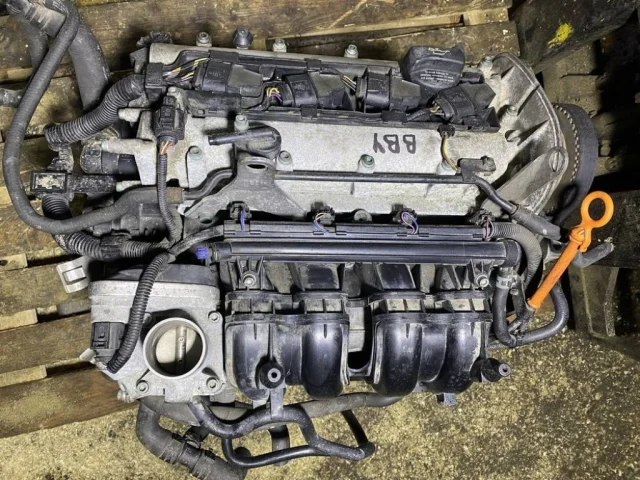 Двигатель без навесного для Volkswagen Polo IV Седан (9N2) 2003-2005 на фотографиях