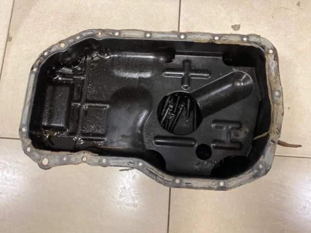 Поддон картера для Mitsubishi Outlander II CW0W (JDM) 2005-2012 на фотографиях