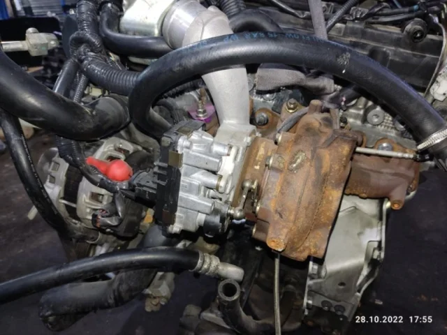 Двигатель для Nissan Navara D40 rest 2010-2015 на фотографиях