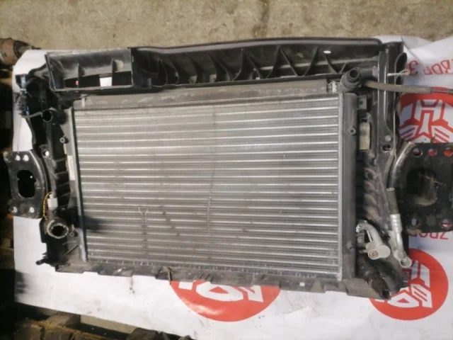 Панель радиатора (телевизор) для Volkswagen Golf VI (5K) 2008-2012 на фотографиях