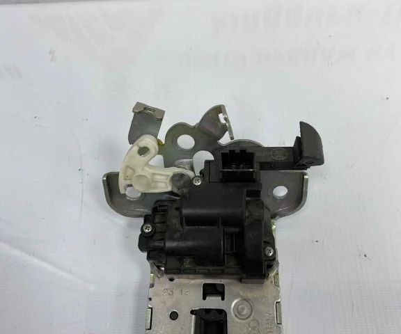 Замок багажника для Skoda Rapid I NH3 2012-2017 на фотографиях