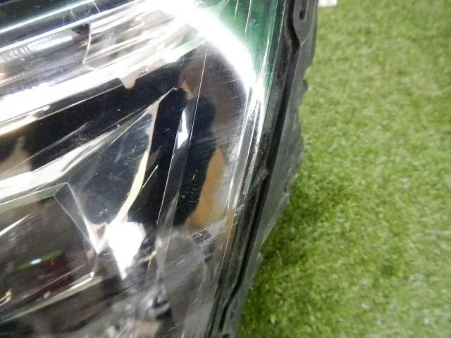 Фара левая для Skoda Rapid II 2020+ на фотографиях