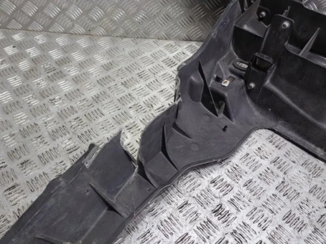 Панель радиатора (телевизор) для Ford Explorer U502 2011-2016 на фотографиях