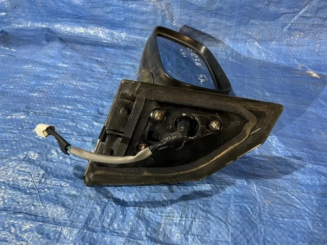 Стекла и зеркала для Toyota Corolla E120/E130 Хэтчбек 2001-2007 на фотографиях