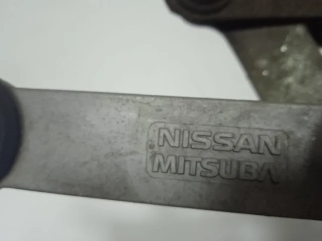 Мотор стеклоочистителя для Nissan Almera Classic B10 2006-2012 на фотографиях