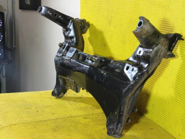 Подрамник двигателя для Nissan Almera Classic B10 2006-2012 на фотографиях