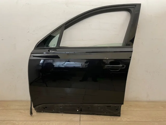 Накладка на дверь передняя левая для Audi Q7 4M 2015+ на фотографиях