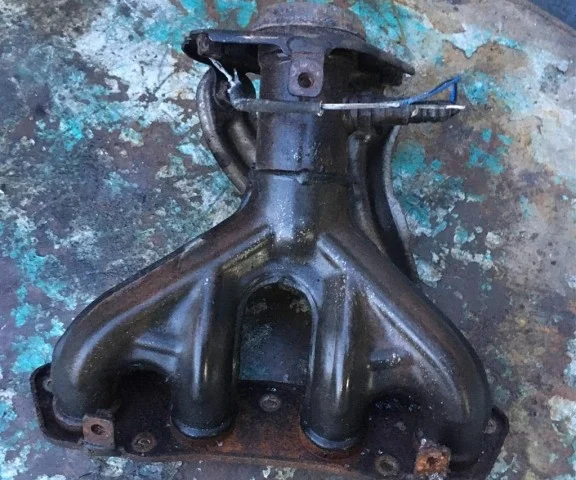 Выпускной коллектор для Toyota RAV4 XA40 2013-2015 на фотографиях