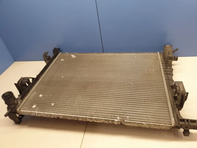 Радиатор охлаждения ДВС для Renault Sandero 5S 2012-2018 на фотографиях