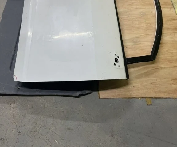 Двери для Nissan Tiida SC11 Седан 2007-2014 на фотографиях