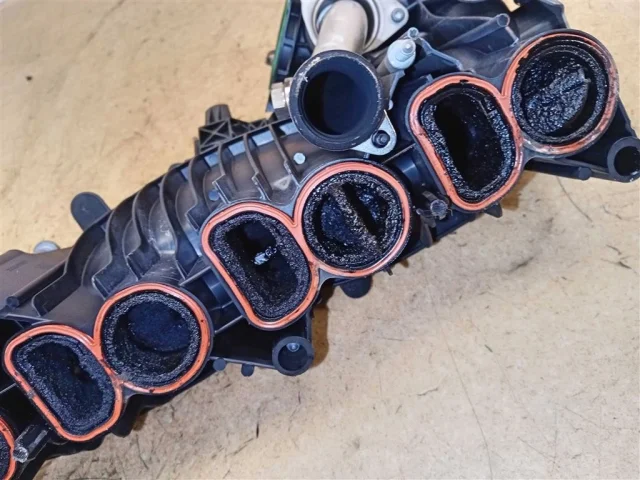 Впускной коллектор для BMW X3 Е83 2003-2010 на фотографиях