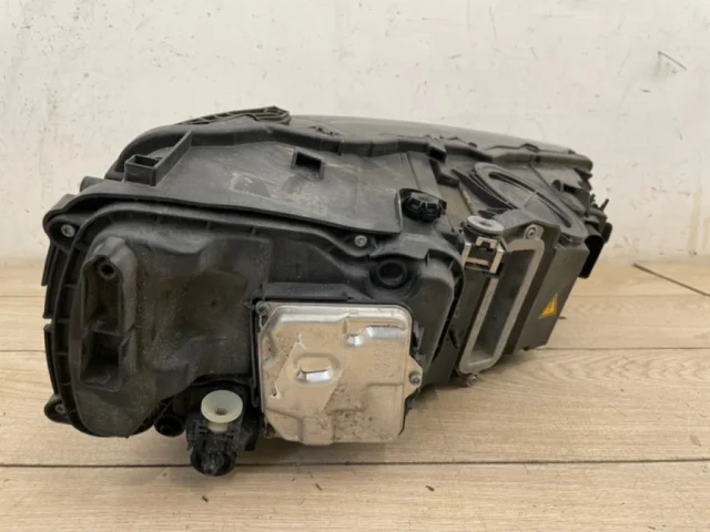 Фара ксенон левая для Audi Q7 4M 2015+ на фотографиях