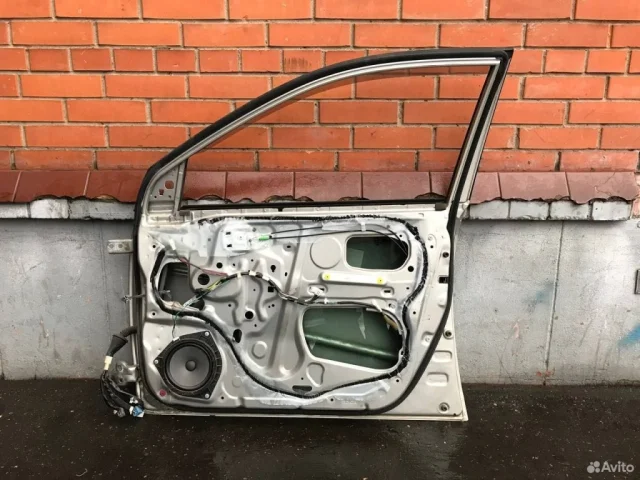 Дверь передняя правая для Toyota Corolla E120/E130 Седан 2000-2007 на фотографиях