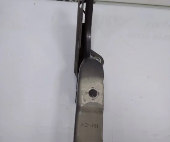 Петля капота левая для Hyundai Solaris 2 (2017-2022) на фотографиях