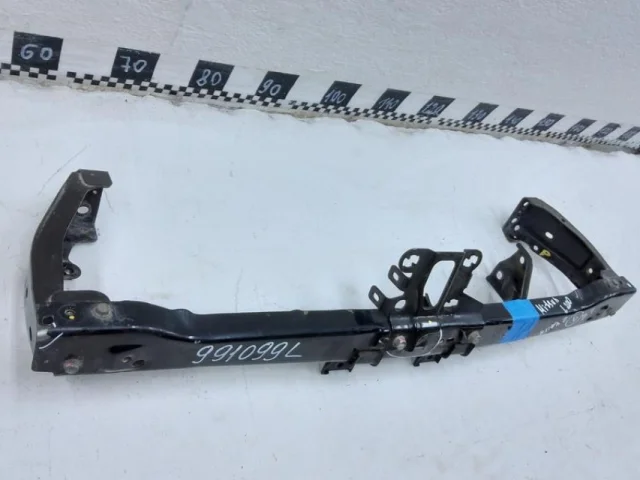 Усилитель переднего бампера для Mitsubishi Pajero Sport KS0W 2016+ на фотографиях