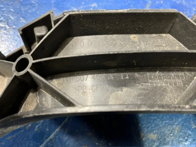 Кронштейн заднего бампера левый для Audi Q7 4L 2005-2015 на фотографиях