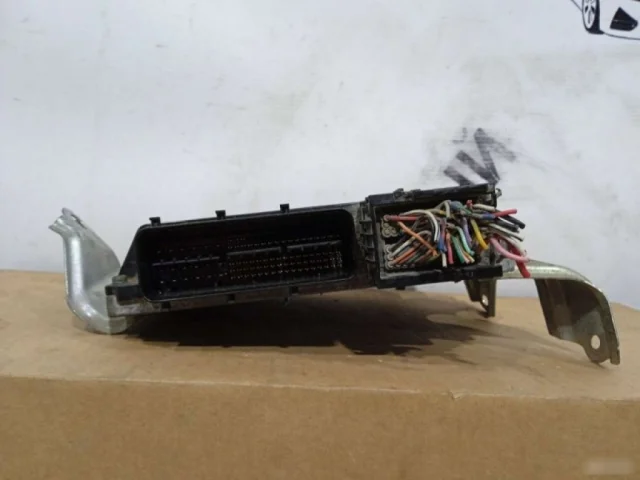 Блок управления двигателем для Toyota RAV4 XA30 2005-2012 на фотографиях