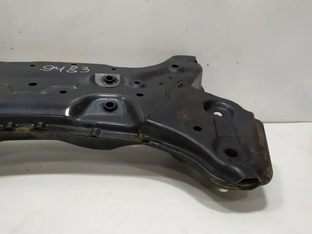 Подрамник двигателя для Hyundai Solaris 1 рестайлинг 2014-2017 на фотографиях