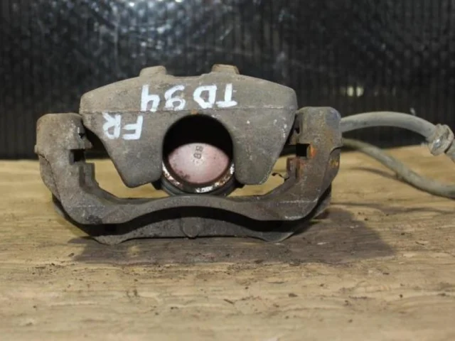 Суппорт передний правый для Suzuki Grand Vitara 2005-2014 на фотографиях