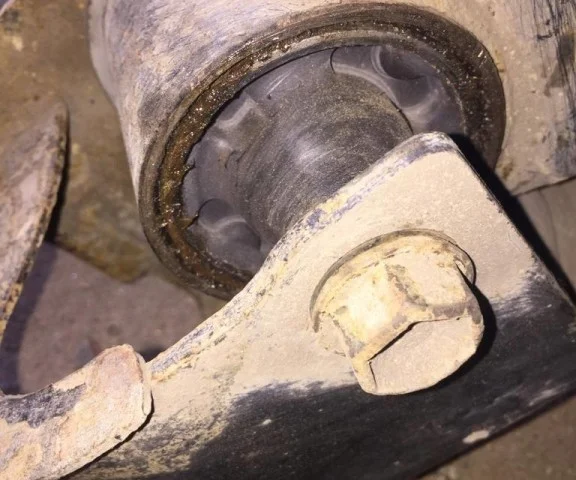 Задний подрамник для Nissan Juke YF15 2010-2014 на фотографиях