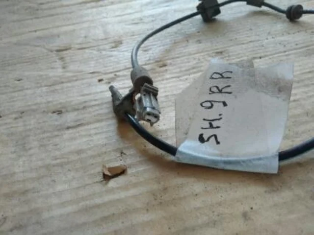 Датчик ABS задний правый для Subaru Forester SG 2002-2008 на фотографиях