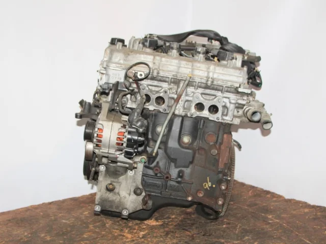 Двигатель для Nissan Primera P12 Седан 2002-2008 на фотографиях