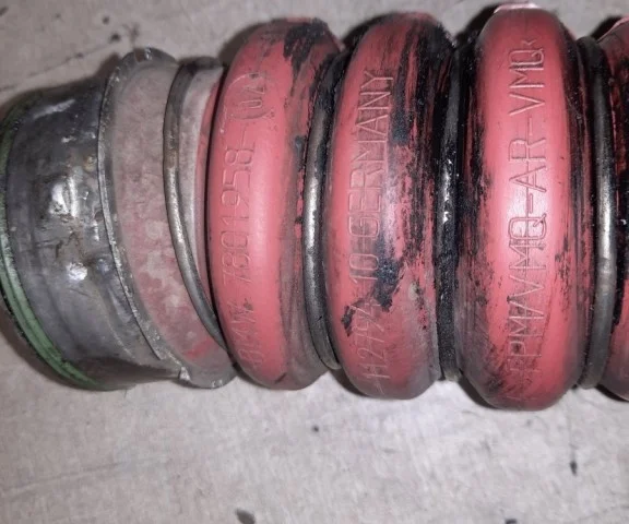 Патрубок интеркулера для BMW X5 Е70 2006-2013 на фотографиях