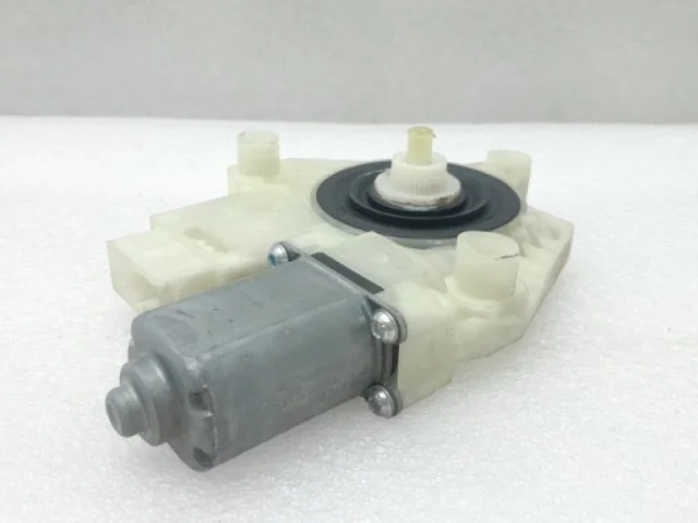 Мотор стеклоподъемника передний правый для Skoda Rapid I rest NH3 2017-2020 на фотографиях