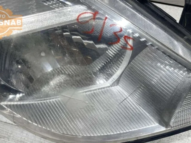 Фары для Nissan Tiida C11 Хэтчбек 2007-2014 на фотографиях