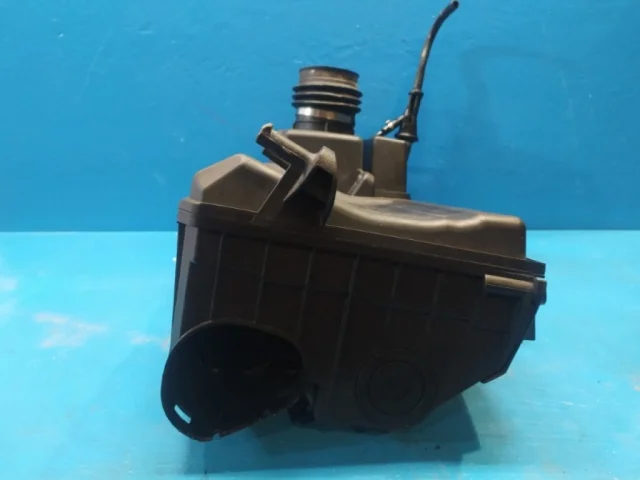 Корпус воздушного фильтра для Volvo C30 MK 2006-2013 на фотографиях