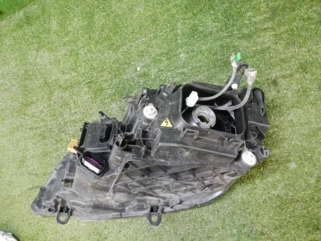 Фара ксенон левая для Volkswagen Touareg II (7P5) Rest 2014-2018 на фотографиях