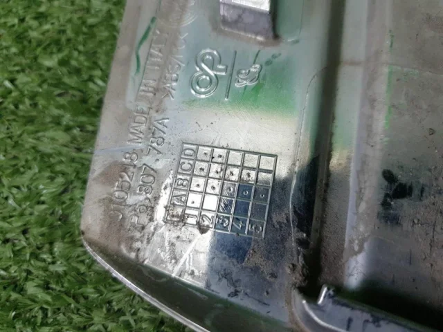 Накладка заднего бампера правая для Volkswagen Touareg I (7L) 2002-2010 на фотографиях