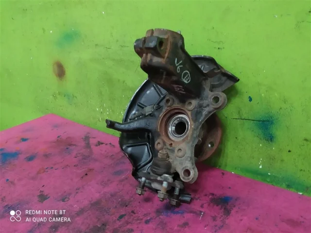 Кулак поворотный левый для Volkswagen Jetta 6 2010-2019 на фотографиях