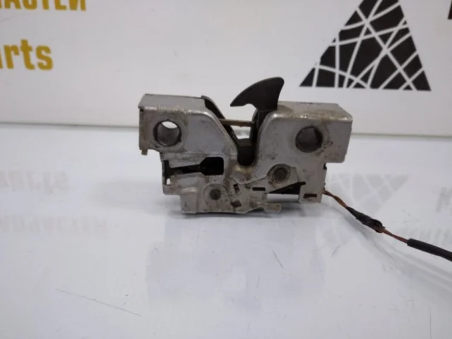 Замок капота для Skoda Rapid I rest NH3 2017-2020 на фотографиях