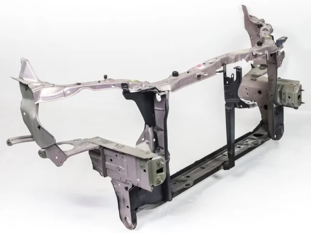 Усилитель переднего бампера для Toyota Corolla E120/E130 Хэтчбек 2001-2007 на фотографиях