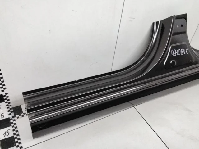 Порог левый для Hyundai Solaris 2 (2017-2022) на фотографиях