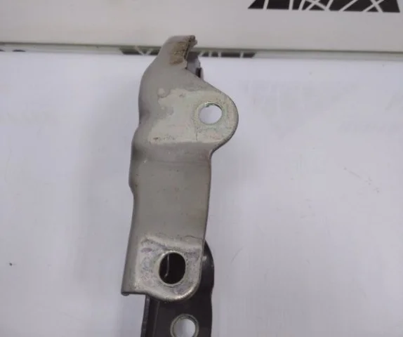 Петля капота левая для Hyundai Solaris 2 (2017-2022) на фотографиях