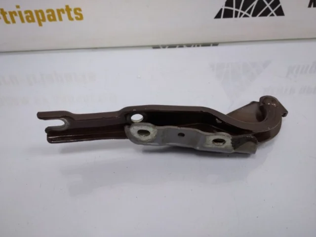 Петля капота левая для Skoda Rapid II 2020+ на фотографиях