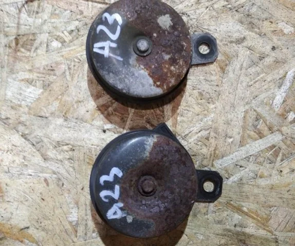 Звуковой сигнал для Toyota Corolla E140/E150 Седан 2006-2013 на фотографиях