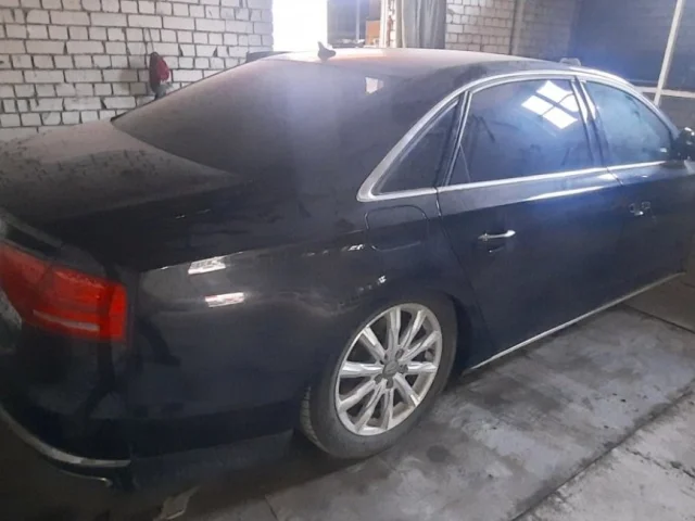Стекла и зеркала для Audi A8 D4 2009-2017 на фотографиях
