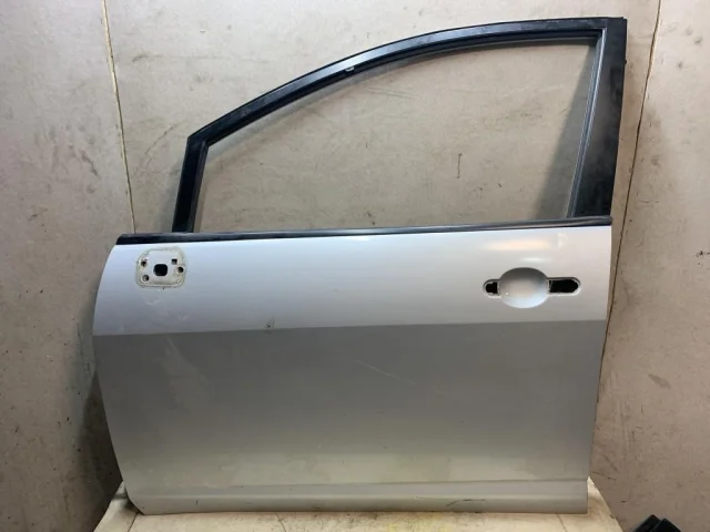 Двери для Nissan Tiida SC11 Седан 2007-2014 на фотографиях